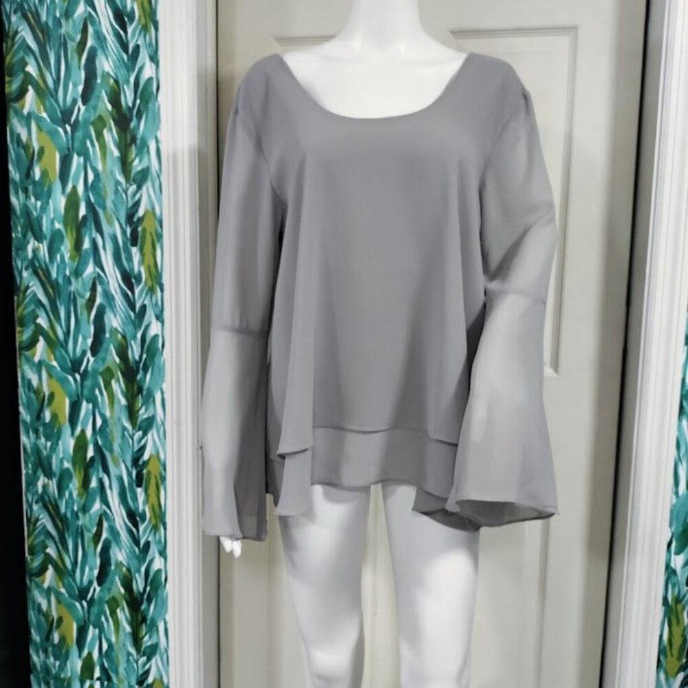 NWT Aryeh Whimsy Artsey Boho Oversized Tiered Bell Sleeve Blouse Gray Womens L - Picture 3 of 12